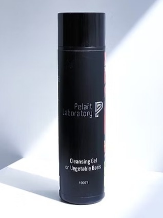 CLEANSING GEL ON VEGETABLE BASIS